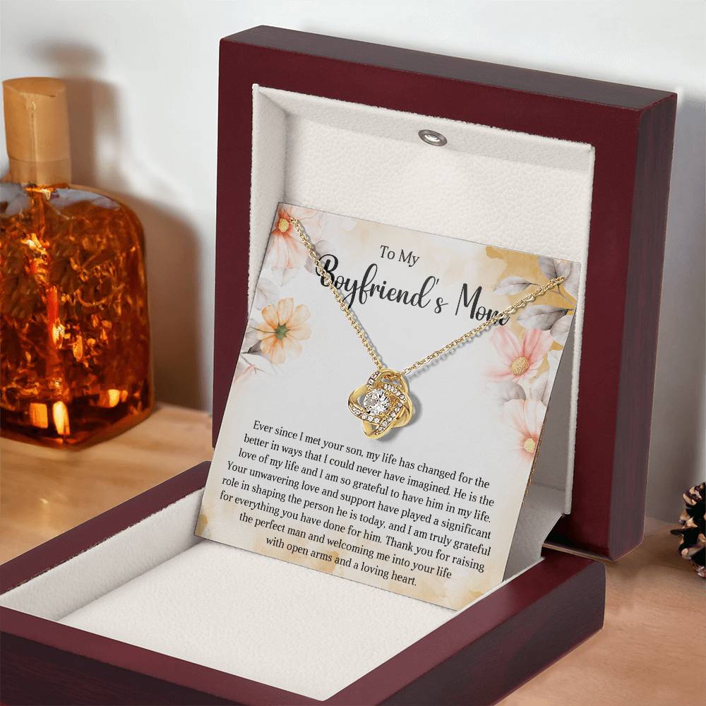Boyfriends Mom Knot Necklace Gift