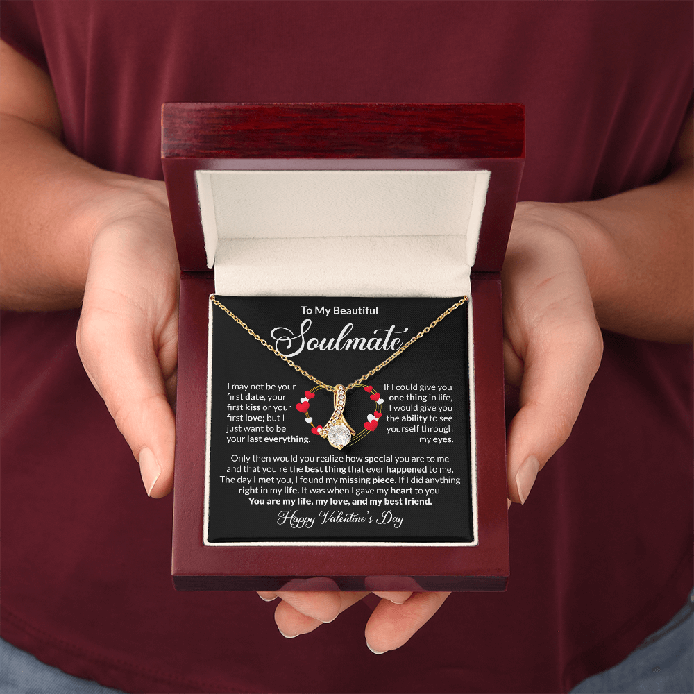 Alluring Beauty Valentine's Day Necklace Gift