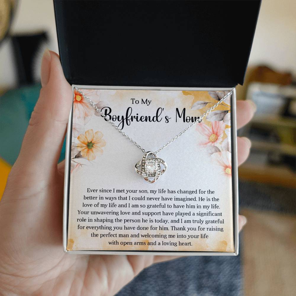 Boyfriends Mom Knot Necklace Gift