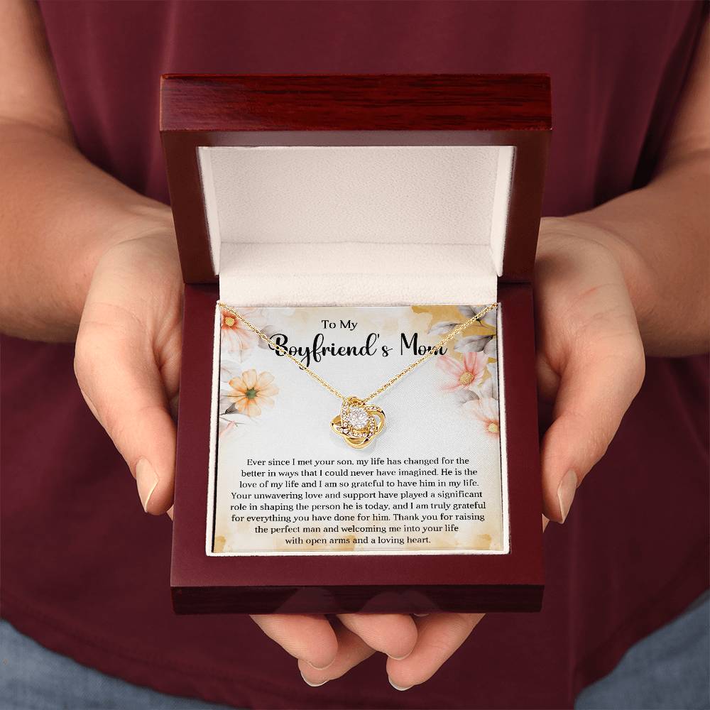 Boyfriends Mom Knot Necklace Gift