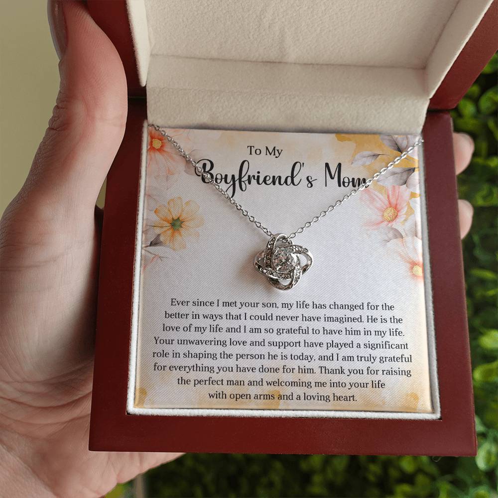 Boyfriends Mom Knot Necklace Gift
