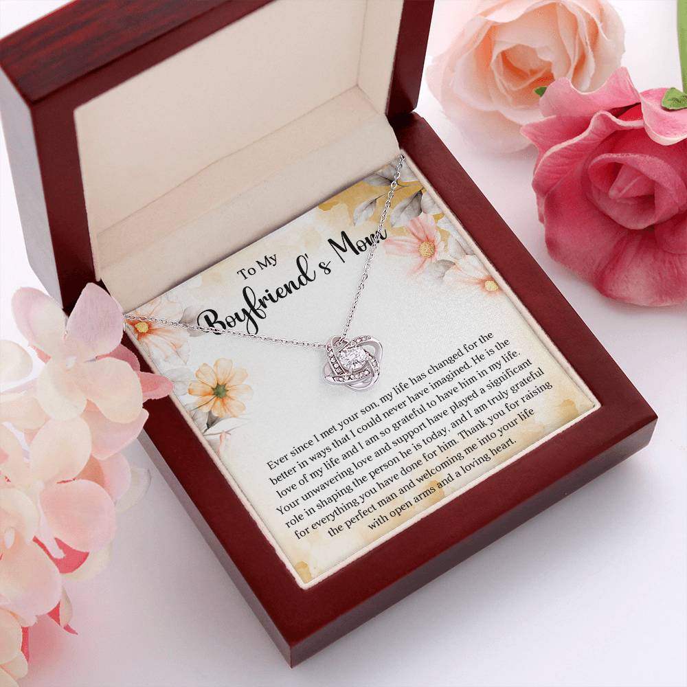 Boyfriends Mom Knot Necklace Gift