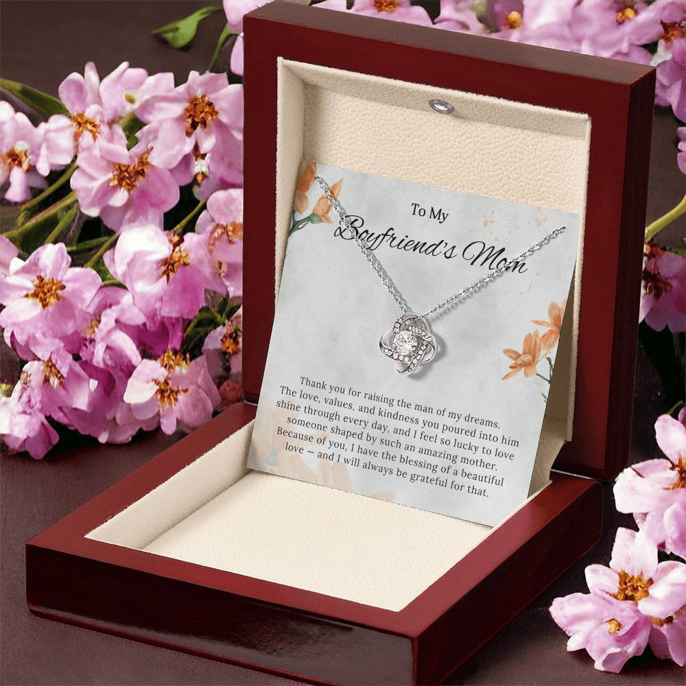 Boyfriends Mom Knot Necklace Gift