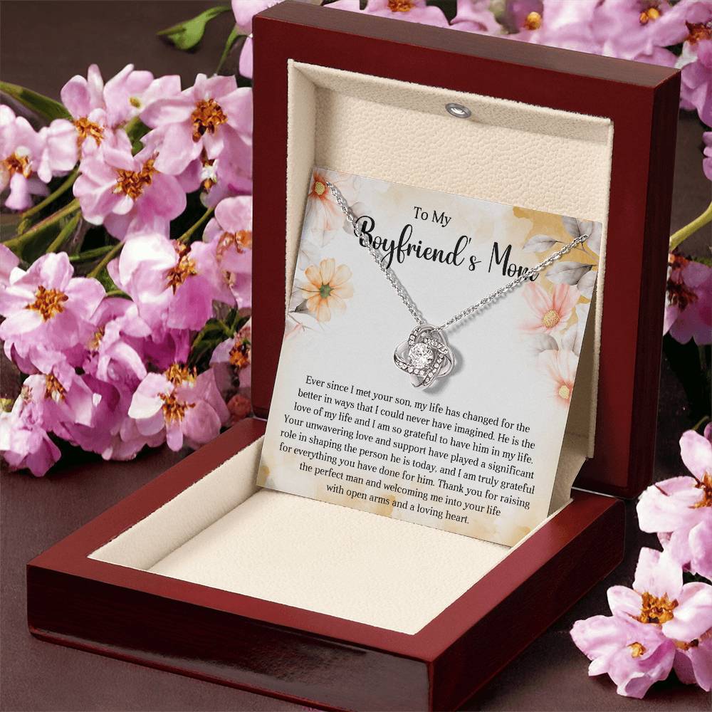 Boyfriends Mom Knot Necklace Gift